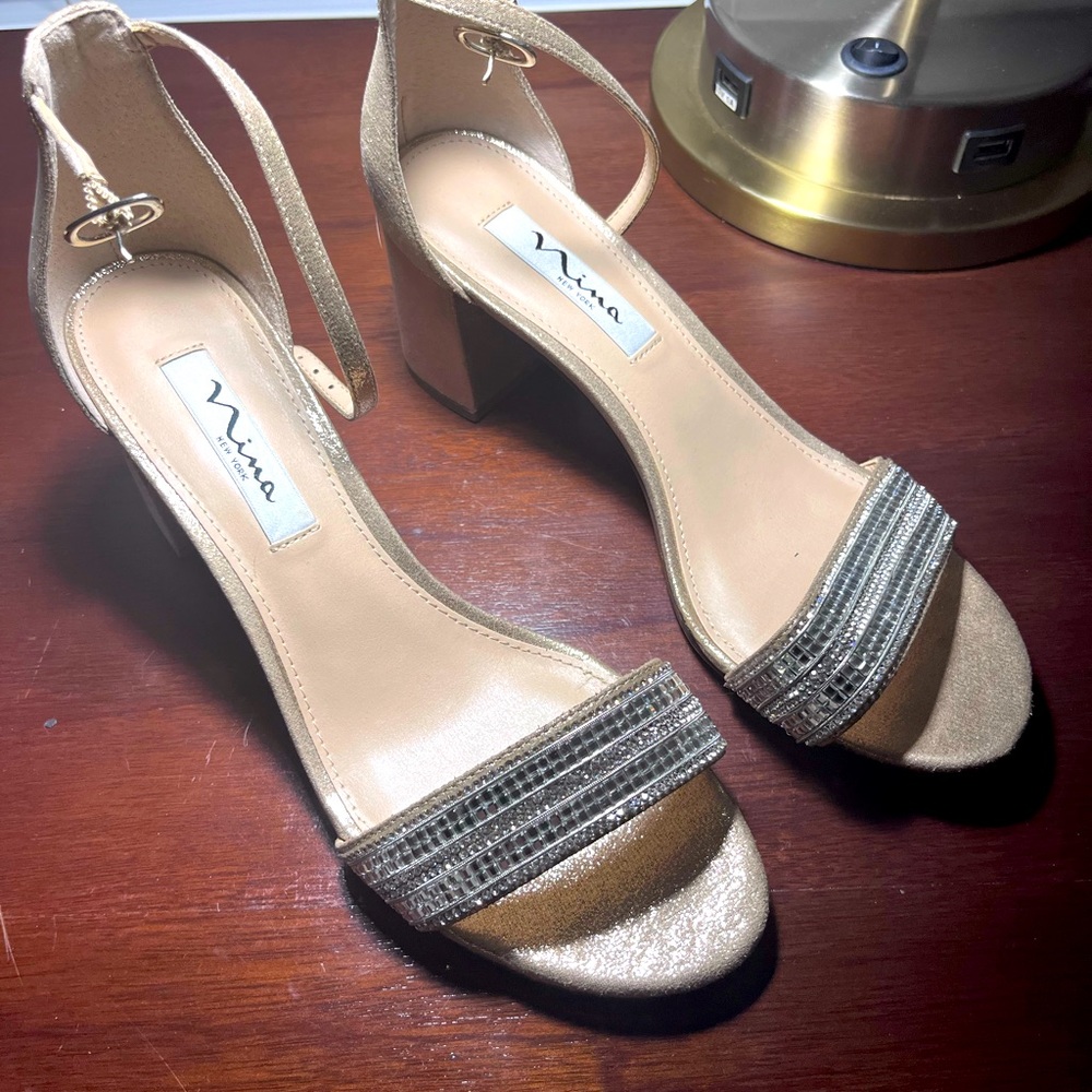 Perfect holiday party heel! Brand: Mina